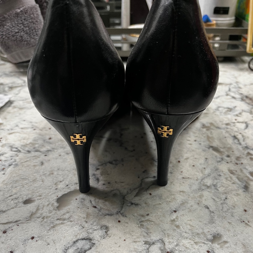 TORY BURCH BLACK PUMPS  SIZE 10 - Picture 2 of 6